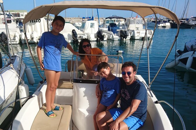 Private boat rental without title dolphin watching - How the Group Size Affects Comfort