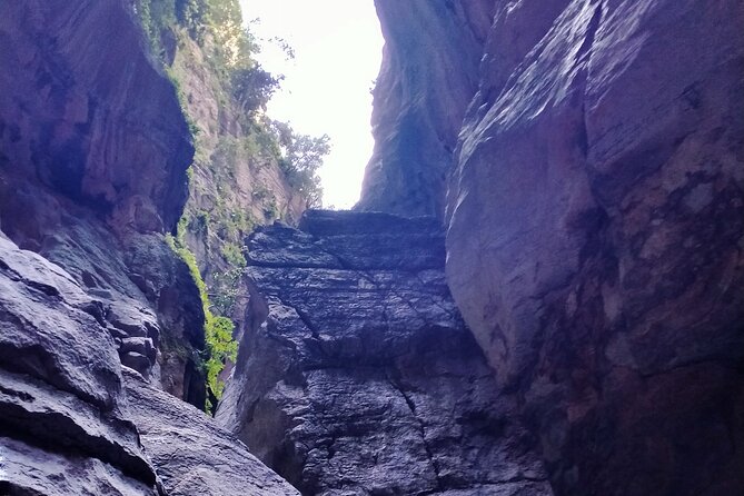 Private canyoning adventure in the Buitreras Canyon - The private format and group experience
