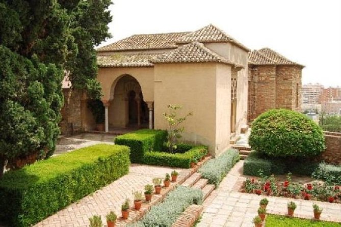 Private Malaga: Alcazaba, Museum, Market, Cathedral & Picasso - Malaga Cathedral, a proper interior visit