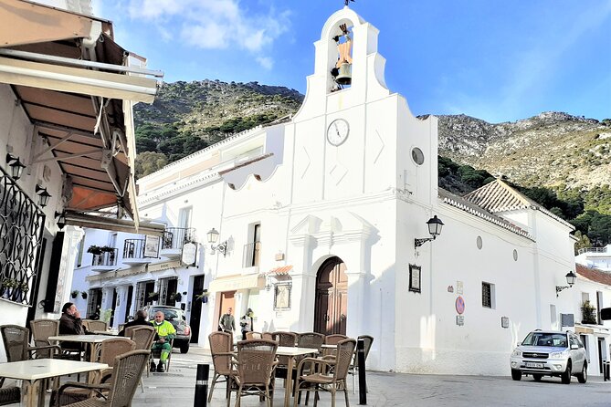 Private tour in Mijas with hotel or shore pickup on Costa del Sol - The parish church and bullring viewpoint