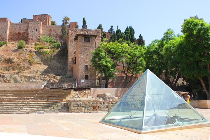 Private walking tour - Plaza de la Constitución and the twelve grapes