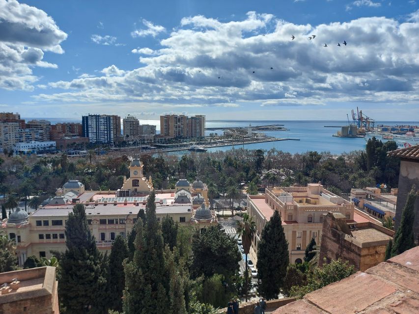 Private walking tour: Cathedral, Alcazaba and Roman Theatre - Inside the Alcazaba, Málaga’s Muslim citadel