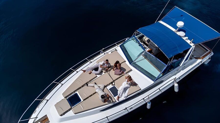 PUERTO BANUS: YACHT RENTAL FOR GROUP 2H - Key points to know before booking