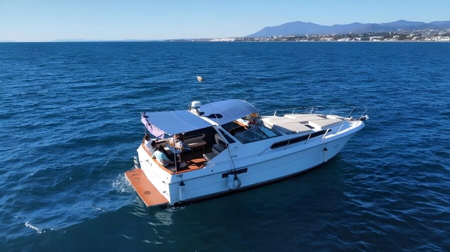 PUERTO BANUS: YACHT RENTAL FOR GROUP 2H - Who will get the most from this yacht charter