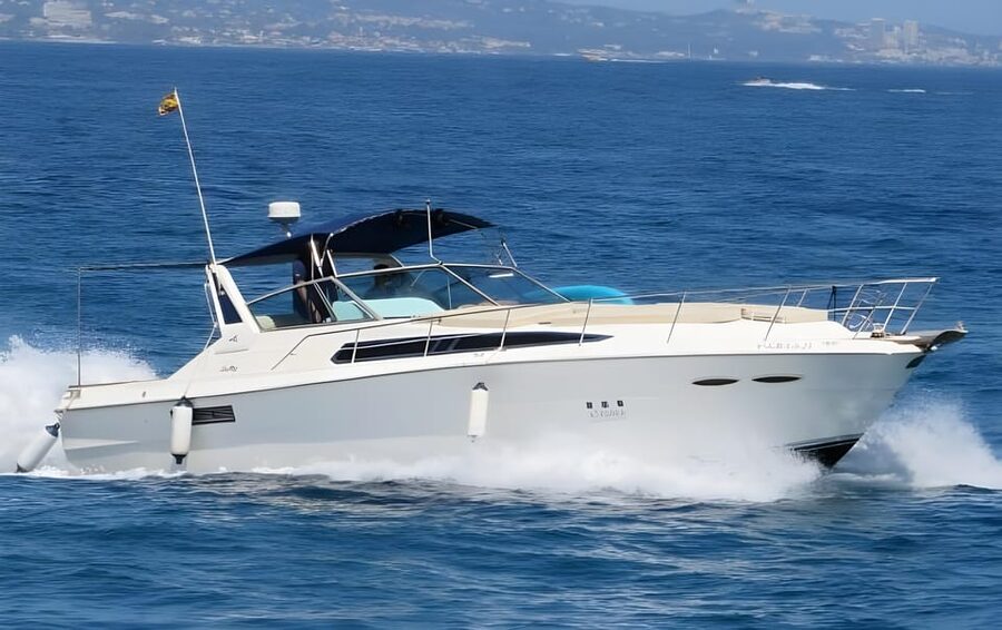 PUERTO BANUS: YACHT RENTAL FOR GROUP 2H - Clean yacht, compact timing, and realistic expectations