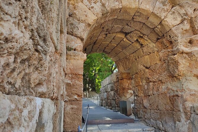 Roman Theatre and Alcazaba of Málaga Tour - Rachel and Raquel Haro’s storytelling style