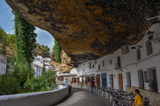 Ronda and Setenil de las Bodegas tour from Malaga - Guides, group size, and the sound problem