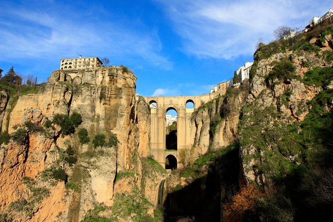 Ronda Village Guided Tour from Costa del Sol - Arriving above the El Tajo gorge