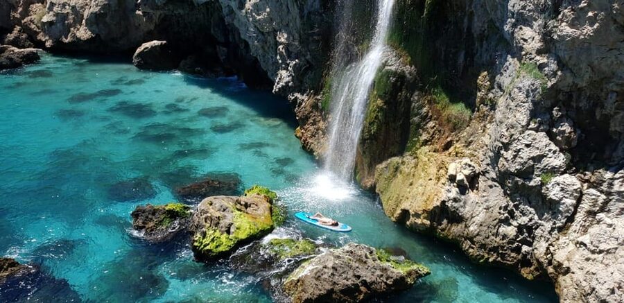 Ruta libre en paddel surf por la cascada de Nerja y Maro 😍 - Paddling toward the Maro coast