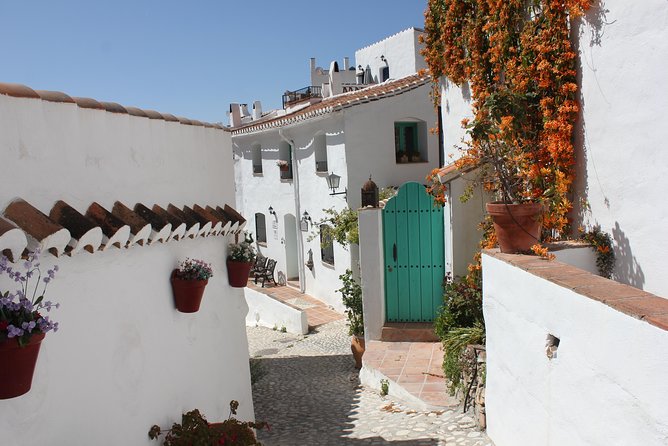 Semi-private Tour to Frigiliana and The Lost Village with lunch included - Why the eight-person limit matters