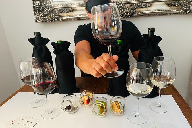 Sensory Tasting to Discover Wine with the 5 Senses - The gallery setting changes the mood