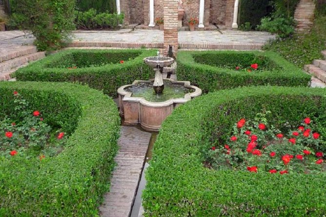 Skip the Line: Private Alcazaba & Gibralfaro with Nasrid Palaces - Key details to know before booking