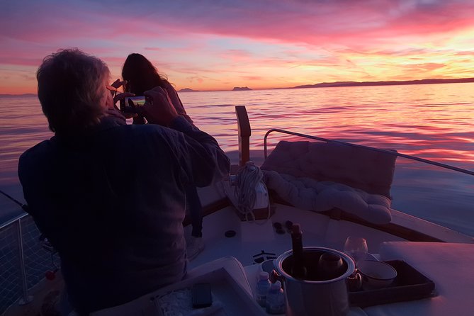 Sunset Boattrip + Tapa + Cava - Calm water is the key to a romantic evening