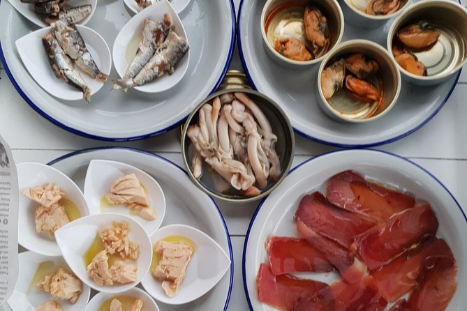 Sunset Boattrip + Tapa + Cava - Who will enjoy this most