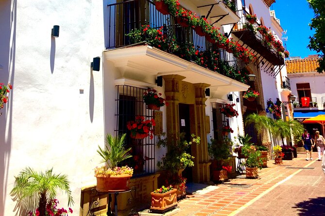 The Magic Coins of Marbella: Outdoor Escape Adventure - Plaza África brings you into central Marbella