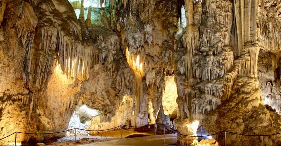 Torremolinos/Benalmadena: Nerja Caves Tour with Frigiliana - Sweet wine and small tapas