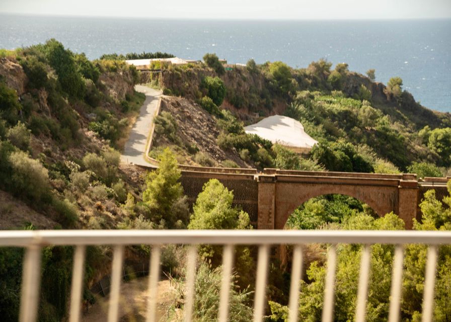 Torremolinos/Benalmadena: Nerja Caves Tour with Frigiliana - Nerja and the Balcony of Europe