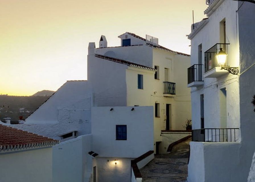 Torremolinos/Benalmadena: Nerja Caves Tour with Frigiliana - The guides make a real difference