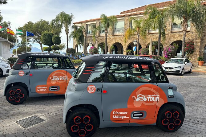 Tour Málaga by electric car: Discover the city in 2 hours - Returning to the center: streets, murals, and La Manquita