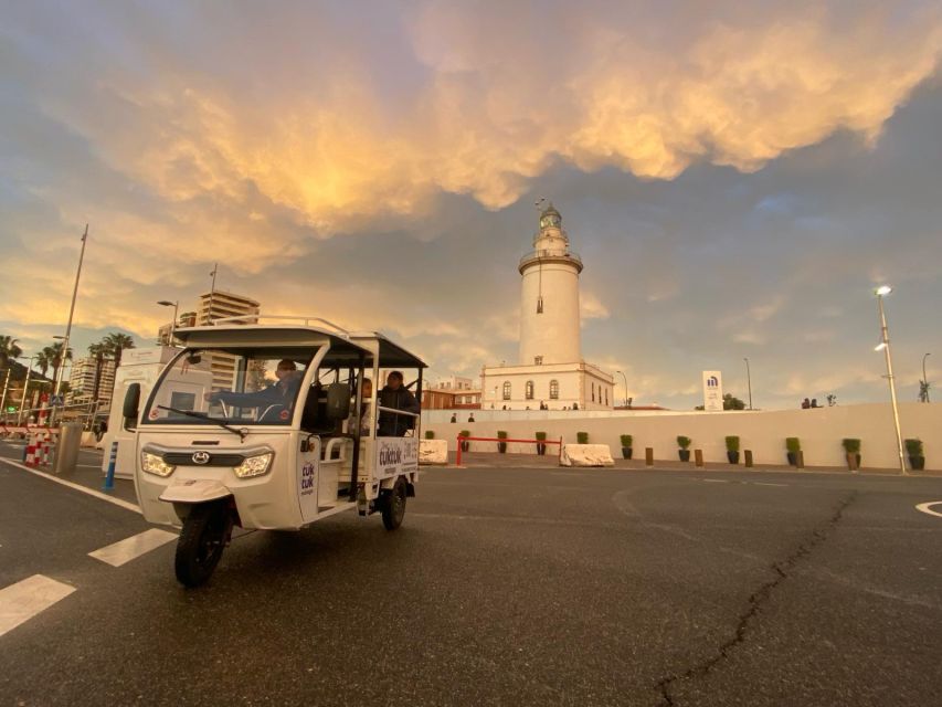 Tour TukTuk Málaga - From the port to Banco de España
