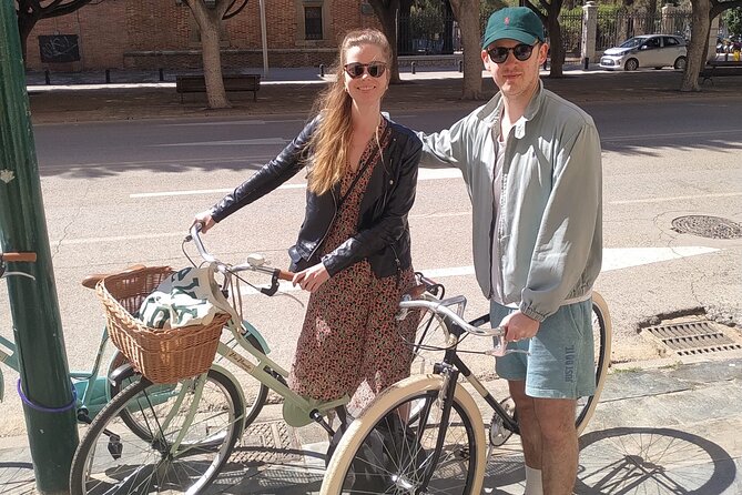 Vintage Style Bike Rental in Malaga - Starting near P.º Reding and the Centro district
