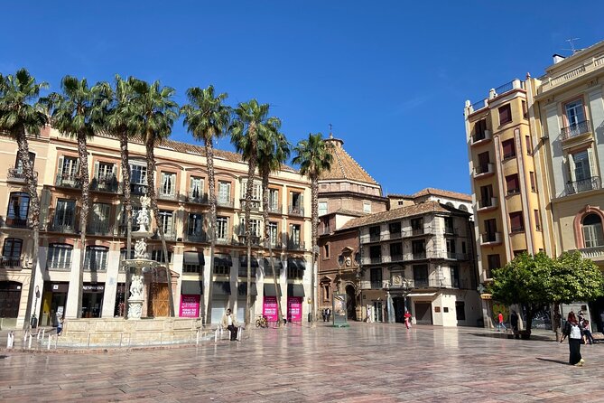 Walk through the old Malaga medina - The cathedral site and the former mosque
