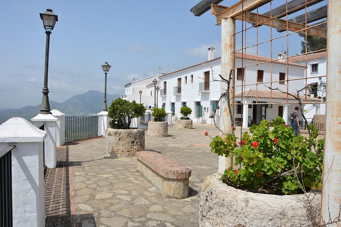 Wine, Tapas & Lake Zahara by e-bike incl Ronda pickup (full day) - A Small Group With Room for Conversation