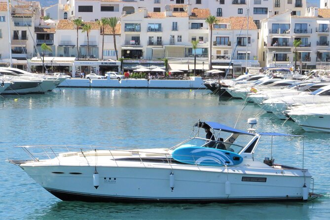 Yacht ride in Puerto Banús - The yacht, sun deck, and onboard mood